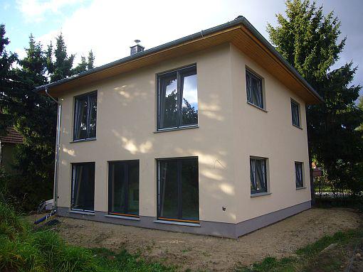 In Berlin-Mahlsdorf wurde im Oktober 2012 eine Villa mit einer Wärmepumpe ausgestattet. Foto: Roth