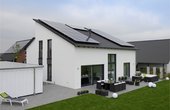Optisch und energetisch sehr gut gelungen: Das Buderus Energie-Plus-Haus in Massivbauweise. (Bild: Buderus)