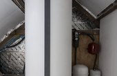 Der große Systemspeicher versorgt die vierköpfige Familie mit Warmwasser. Gut untergebracht ist er auf dem Spitzboden unter dem Dach. (Foto: STIEBEL ELTRON)