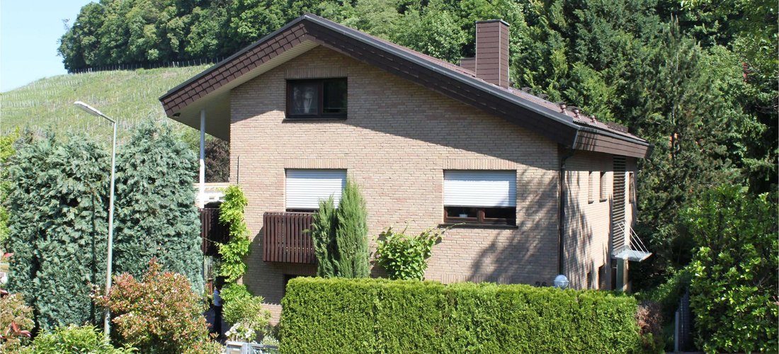 Das Wohnhaus in Karlsruhe wird nach der Sanierung mit einer Luft-Wasser-Wärmepumpe beheizt. (Foto: Bisch / Zukunft Altbau)