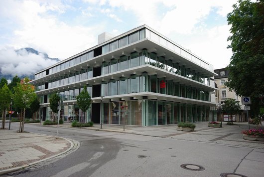 Sparkasse Berchtesgadener Land in Bad Reichenhall in Bayern (Foto: Luitold - commons.wikimedia.org / keine Änderungen / CC BY-SA 3.0) Sparkasse Berchtesgadener Land in Bad Reichenhall in Bayern (Foto: Luitold - commons.wikimedia.org / keine Änderungen / CC BY-SA 3.0)