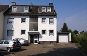 Familie Kolberg wohnt in einem Zweifamilienhaus in Leverkusen, das 1975 erbaut wurde. Die Wohnfläche beträgt insgesamt ca. 280 m² und im gesamten Haus leben 5 Personen. Foto: ROTEX