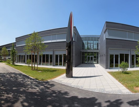 Der Neubau "WI-Labs" bietet der Augsburger Wirtschaftsinformatik und der FhG-FIT-Projektgruppe WI gemeinsame Räume. (Foto: Peter Neidlinger)