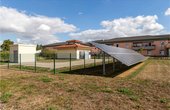 Die PV Anlage trägt zum benötigten Pumpenstrom im Technikgebäude bei (Foto: Stadtwerke Prenzlau GmbH / September 2018)