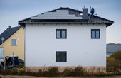 Energiesparen auf 162 m2: Die Kombination aus Photovoltaikanlage sowie effizienten Heiz- und Lüftungstechniken macht das Eigenheim von Christian Wolff zum KfW-Bau 40 Plus. (Quelle: Bosch)