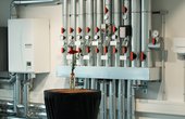 Verteiler der Luft/Wasser-Wärmepumpen (Foto: TWK – Test- und Weiterbildungszentrum Wärmepumpen und Kältetechnik GmbH)