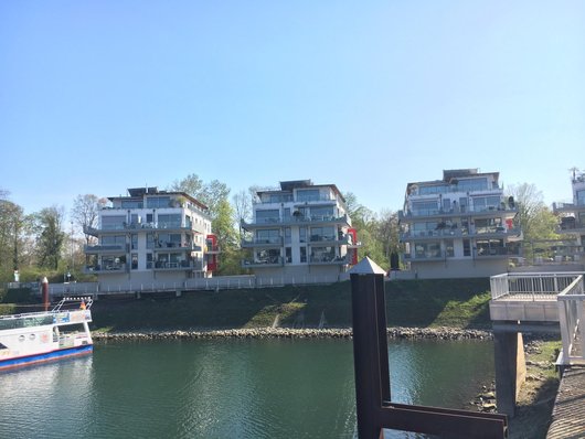 Diese Stadthäuser am Speyerer Hafen werden umweltfreundlich mit Wärmepumpe beheizt. (Foto: waermepumpe-regional.de)