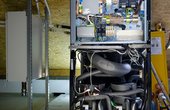 Die Wärmepumpe Supraeco T 380-2 erfüllt, dank der zwei integrierten Scroll-Kompressoren, hohe Ansprüche an Wärme- und Warmwasserkomfort nachhaltig und umweltfreundlich. (Quelle: Bosch)