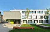 Die Beheizung und Kühlung des Hörsaals und der Seminarräume erfolgt über eine bivalente Wärmepumpe, welche über eine Brunnenanlage die notwenige Heiz- und Kühlenergie bereitstellt. Foto: Uni Bamberg/Jörg Schabel