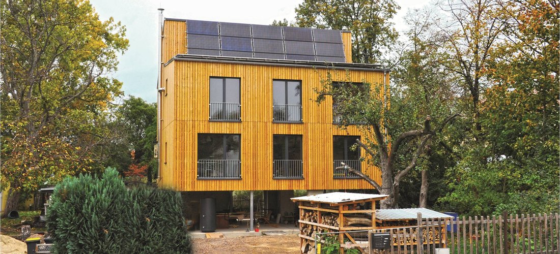15 PVT-Kollektoren versorgen Wärmepumpe in Dresdener Einfamilienhaus (Foto: Consolar Solare Energiesysteme GmbH)