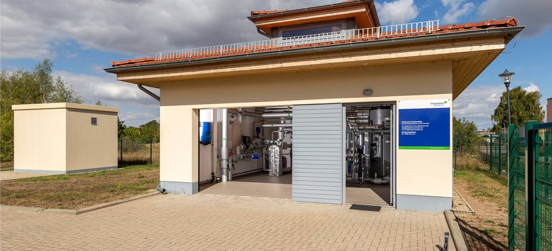 Technikgebäude der Prenzlauer Tiefe Erdwärmesonde von außen (Foto: Stadtwerke Prenzlau GmbH / September 2018)
