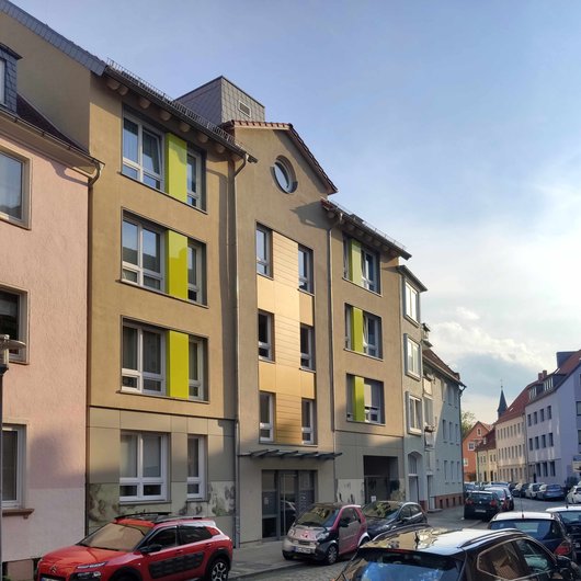 Das "Gemeinschaftliche Wohnen im Michaelisviertel" in Hildesheim wird mit Wärmepumpe und Solaranlage versorgt. (Foto: waermepumpe-regional.de)