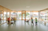 Blick in den Mehrzweckraum der Kindertagesstätte Zauberhaus (Copyright: Reiter+ Rentzsch Architekten, Fotos Spitzner)