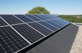 Eine Photovoltaikanlage erzeugt auf den Mehrfamilienhäusern umweltfreundlichen Solarstrom. (Foto: Genossenschaftliches Wohnungsunternehmen Eckernförde eG)