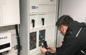 Montage Zählerschrank im Mieterstromprojekt Kalkar-Wissel (Foto: Jamp)