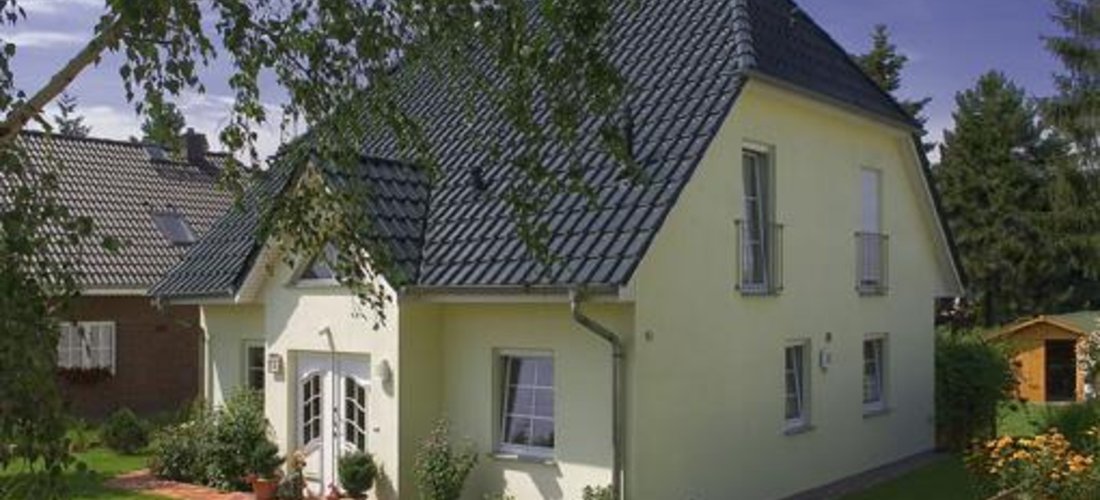 In Hennickendorf hat eine Familie ihre Vorstellungen von Wohnen und einer effizienten Haustechnik mit Wärmepumpe umgesetzt. Foto: Roth