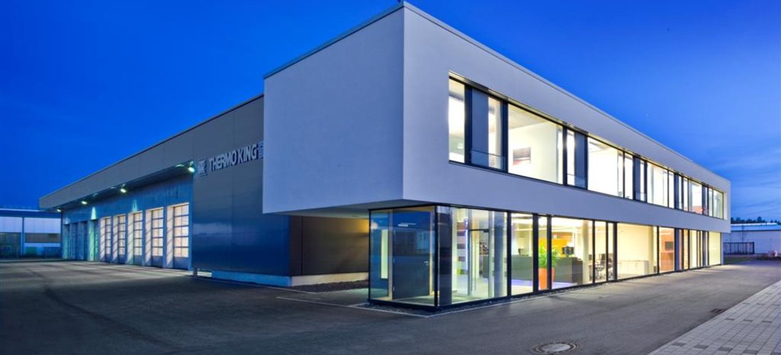 Die tkv-Niederlassung im Gewerbepark Nürnberg-Feucht wird mit einer Erdwärmepumpe beheizt. (Foto: tkv* Transport-Kälte-Vertrieb GmbH – Thermo King Süd)