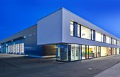 Die tkv-Niederlassung im Gewerbepark Nürnberg-Feucht wird mit einer Erdwärmepumpe beheizt. (Foto: tkv* Transport-Kälte-Vertrieb GmbH – Thermo King Süd)