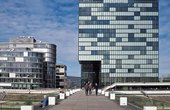 Blick auf das Hyatt Regency im Düsseldorfer Medienhafen (Foto: MichaelGaida / pixabay)