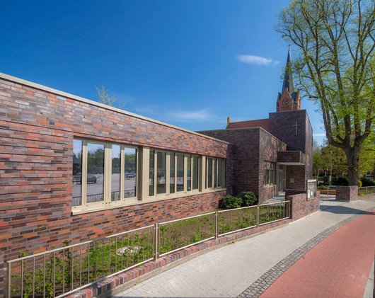 Das neue Kirchengemeindezentrum im Bremer Stadtteil Huchting wird seit Oktober 2019 mit einer Erdwärmeheizung beheizt. (Foto: Günter Dantz, St. Georg)