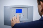 Mittels bedienerfreundlicher App ist die Anlage spielend leicht steuerbar. (Quelle: Bosch)
