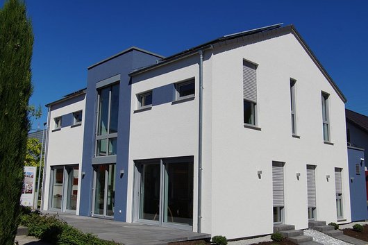 Außenansicht des neuen OKAL Musterhauses in Offenburg (Foto: OKAL/Markus Burgdorf) Außenansicht des neuen OKAL Musterhauses in Offenburg (Foto: OKAL/Markus Burgdorf)