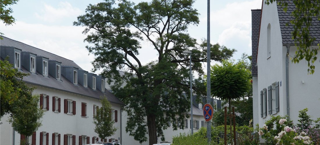 Blick in die Maria-Herbert-Straße in der Ganghofer-Siedlung in Regensburg (Foto: Johanning - wikipedia / CC BY-SA 3.0)