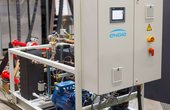 Die thermeco2-Hochtemperatur-Wärmepumpe von ENGIE Refrigeration - auf dem Teststand im ENGIE-Werk in Lindau am Bodensee - sorgt für die nachhaltige Serverkühlung im Landratsamt Ludwigsburg. (19 Millimeter Diffusionsdichteisolierung). (Foto: ENGIE Refrigeration)