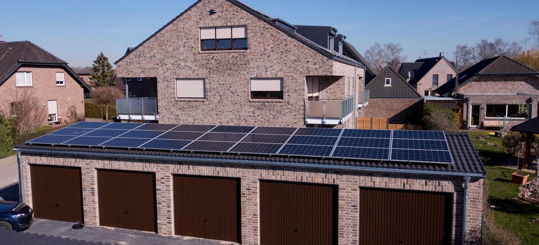 Mieterstromprojekt Kalkar-Wissel: Photovoltaikanlage auf der Garage (Foto: Jamp)