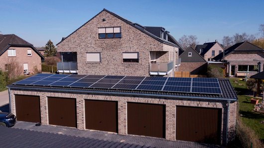 Mieterstromprojekt Kalkar-Wissel: Photovoltaikanlage auf der Garage (Foto: Jamp)