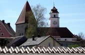 Das „kalte“ Nahwärmenetz half, die Energiekosten bereits im ersten Betriebsjahr um rund 40% zu reduzieren. (Foto: ratiotherm Heizung + Solartechnik GmbH, Dollnstein)