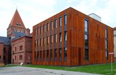 Der Neubau des Greifswalder Grundbuchamtes wird mit einer Wärmepumpe beheizt. (Foto: Staatliches Bau- und Liegenschaftsamt Neubrandenburg)