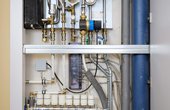 Über die Frischwasserstationen Flow 7000 wird Warmwasser direkt in den Wohnungen übergeben. (Quelle: Bosch)