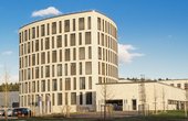 Ansicht des neuen Verwaltungs- und Fabrikgebäudes der Maschinenfabrik NIEHOFF in Schwabach (Foto: Maschinenfabrik NIEHOFF GmbH&Co.KG)