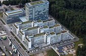 Im Süden von Stuttgart hat sich das Energieversorgungsunternehmen EnBW auf einem Grund-stück von rund 35.000 qm ein zentrales Verwaltungsgebäude errichtet. Foto: BWP/EnBW 