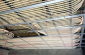 Die Kühldecken bei Roth Plastic Technology verwandeln Raumdecken in Strahlungsflächen, die Räume im Sommer angenehm kühlen. (Foto: C + P Schlüsselfertiges Bauen GmbH & Co.)