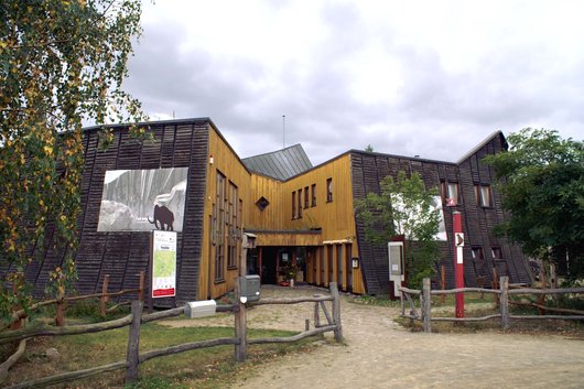 Informationszentrum Blumberger Mühle in Angermünde heizt mit Erdwärme-Wärmepumpe (Foto: Kds11 – wikimedia / CC BY-SA 3.0) Informationszentrum Blumberger Mühle in Angermünde heizt mit Erdwärme-Wärmepumpe (Foto: Kds11 – wikimedia / CC BY-SA 3.0)
