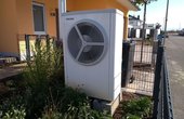 Luftwärmepumpe in Gernsheimer Wohngebiet (Foto: waermepumpe-regional.de)