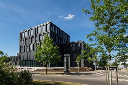 Das moderne Gebäude des ZSW-Institut in Stuttgart-Vaihingen. Foto: ZSW